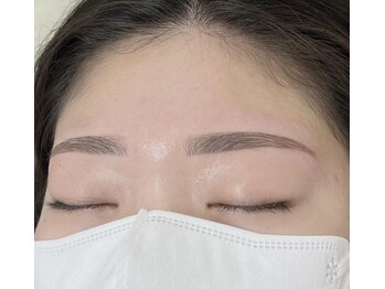 ビューステージ アイブロウサロン 横浜/平行アーチ眉＊