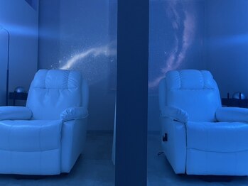 アリエス 福岡天神店の写真/【デートやお友達とのペアでのご利用大歓迎◎】プラネタリウム空間＋ドライヘッドスパで最高の癒し体験を♪