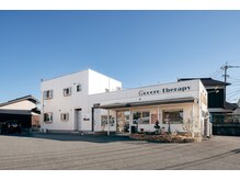 こころ接骨院 整体院の雰囲気（広々とした駐車場12台完備。）