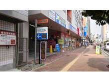 アロマ de ほぐし 三萩野店/駐車場入り口（国道３号線沿い）