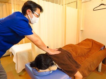 まえの整体院の写真/「明日がもっと楽になる」歴23年の熟練手技×セルフケア指導で、不調に悩まない体へ。夜22時まで受付◎