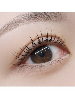 リスブラン 銀座新富町店の写真/まつげパーマでナチュラルに盛れるカール♪朝のメイクが時短になり、すっぴんでも可愛いお目元へ導きます！