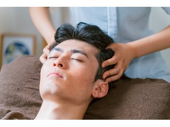 ドライヘッドスパ専門店 癒し～ぷ大分店【ヘッドスパ&肩こり&マッサージ&眼精疲労】の写真/＼話題の極楽睡眠ドライヘッドスパ／水やオイルを使用せず頭の筋肉を揉みほぐすオ-ルハンドの本格マッサ-ジ