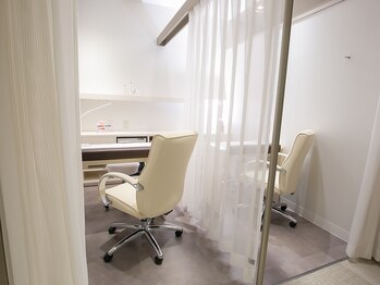 オングレース 東武百貨店池袋店/ハンド施術席