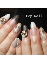 アイビーネイル(Ivy Nail)/Vカットストーンでゴージャスに!
