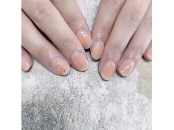 オレンジチークネイル