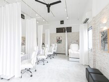 白を基調とした、清潔感のある内装です。