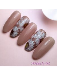 手描きの大人コスモスネイル