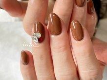 ネイルサロン イントゥ(into_)/ブラウン　ワンカラー　ビジュー