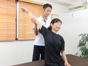 しらとりスポーツサポートマッサージ 鍼灸院 神田/ストレッチ/肩こり/整体