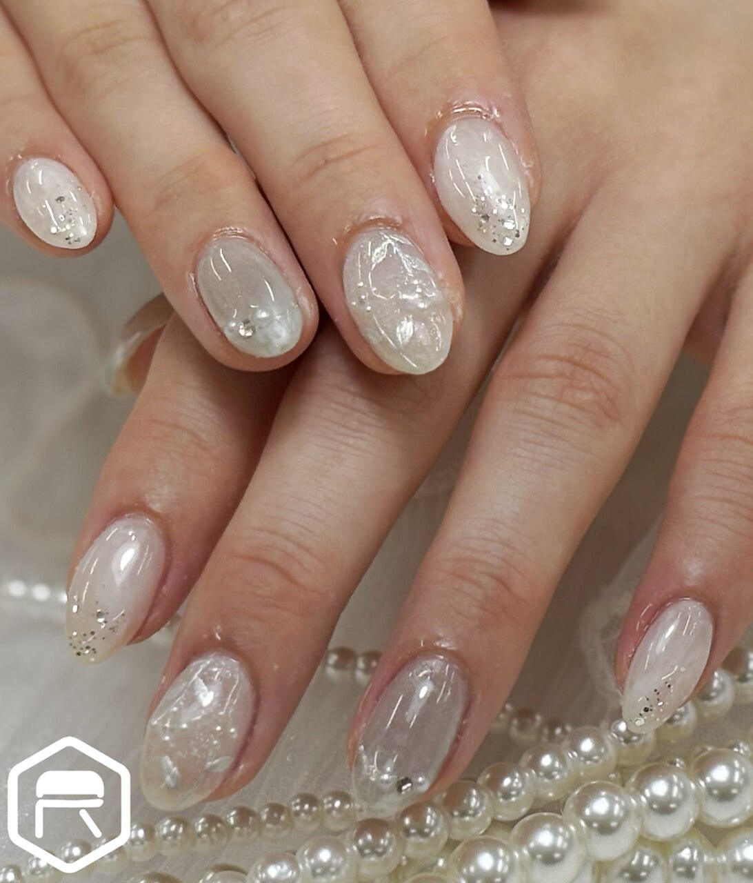 2026年冬トレンド】ホワイト ワンカラー ハンドのネイルデザイン集