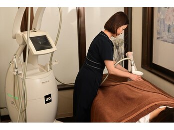 アイリスエステサロン 宜野湾店/最新痩身マシンで部分造形へ