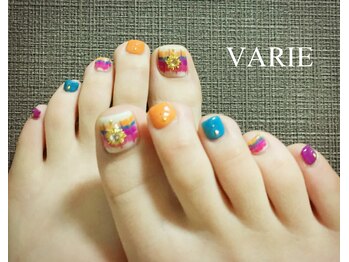 ヴァリエ(VARIE)/カラフルフットネイル