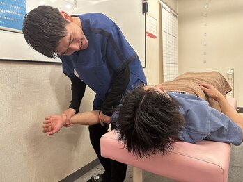ゼロスポ鍼灸 整骨院 吉塚/猫背、スマホ首の姿勢改善へ！