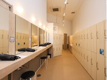 ナグヨガスタジオ イオンモールナゴヤドーム前店(NAG YOGA STUDIO)/更衣室