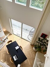 ミル(MIR)/吹き抜けのある空間で開放的
