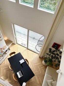 ミル(MIR)/吹き抜けのある空間で開放的