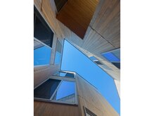シンクテーブル(Think Table)の雰囲気（無垢材の木の温もりがたっぷり）