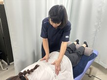 天照鍼灸接骨院の雰囲気（女性の先生も在籍。男性が苦手な方でも安心して受けられます。）