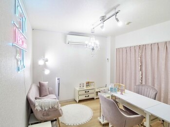 ティー ネイル サロン キョウト(T nail salon Kyoto)の写真/“なりたい”が叶う!駐車場完備の完全プライベートサロン。お子様同伴可能◎朝8時OPEN!!20時以降も受付OK♪