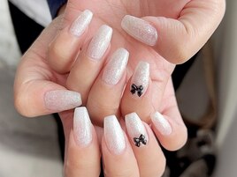キラキラホワイトネイル