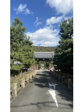 サロン ニコ(salon 25)/これが 瑞龍寺総門 です！