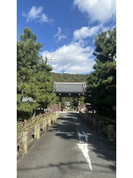 サロン ニコ(salon 25)/これが 瑞龍寺総門 です！