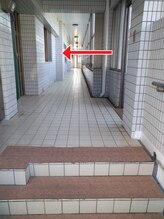 リラクゼーション アロ(ALO)/入口にALOマークの看板あり