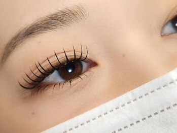 イーネ(e_ne)の写真/《圧倒的モチの良さ◎》こだわりの商材を豊富にご用意!ナチュラルなのに華やかな印象の目元へ導きます♪