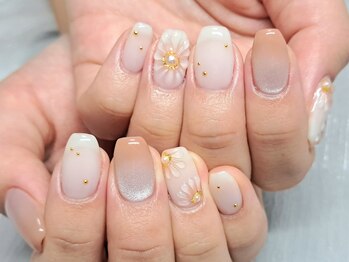 ラリマー(Larimar)の写真/豊富なアートで、あなただけの“理想の指先”を叶える。落ち着いた空間で心も爪も満たされるひとときを。