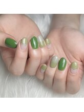 モモ(Momo)/グリーンカラーネイル