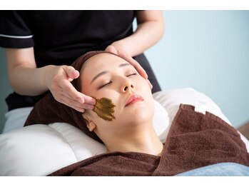 パールホワイトニングサロン 小田原店/ハーブピーリング毛穴透明感