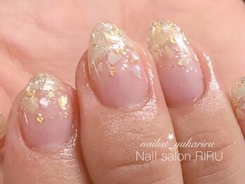 リル(RIRU)/シェル×ラメ キラキラネイル
