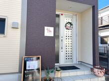 カミーシャ(KaMi-Sha)の雰囲気（KaMi-Shaの看板を目印に。サロン前には駐車スペースございます。）