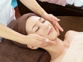 ユノリス(Junolis)の写真/骨盤×小顔矯正×お顔ハイパーナイフで徹底ケア♪むくみ・ほうれい線・たるみを改善し、ブライダルにも◎