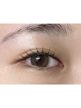 ナチュラル上品な目元にしたい