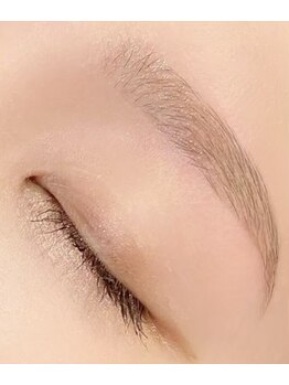 レレガンス(LELEGANCE)/眉で目元垢抜け