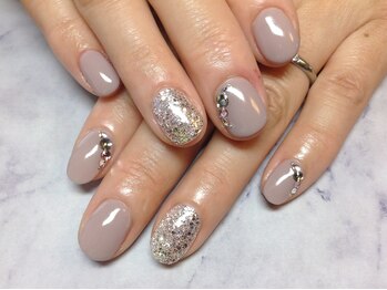 ラウト デコレーションアンドネイルサロン(Lauto Decoration&Nail Salon)/グレージュネイル