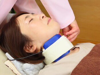 ココロ 都立大学/施術の様子《のど》