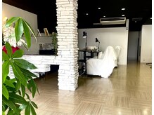 静かで広い空間となってます