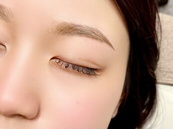 クレヴィア(Crevia)の写真/第一印象を左右する目元ケアはプロにお任せ★お顔に合せた美眉スタイリングで、眉毛の形を整え垢抜け顔へ！
