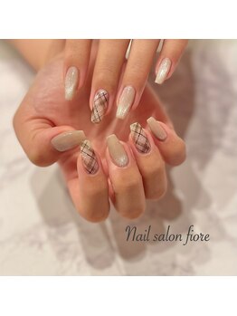 フィオーレ(fiore)/シアーブラックのチェックネイル