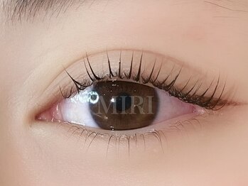 ミリ(MIRI)/目の縦幅が広がるパーマ