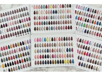 ネイルサロントッキー(Tokkie)の写真/ネイルカラー1200色以上とエノイやマグネット200色以上！パーツの種類豊富で技術にも自信あり◎