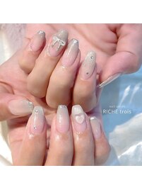 秋先取りくすみグレージュネイル