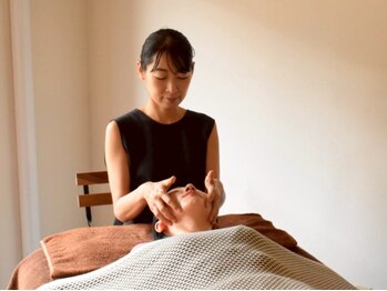 ラ アクサル(la.akthar)の写真/ 【完全個室・エイジングケア】全身調整する小顔矯正で年齢によるお顔の歪み・たるみ・ホウレイ線を改善◎