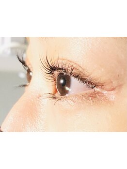 ナチュラル上品な目元にしたい