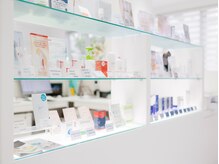 エスクリニック 横浜(S Clinic)の雰囲気(スキンケア商品も多数取り揃えております。)