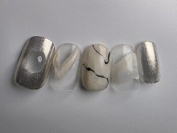 ホワイトニュアンスネイル