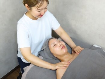 リヴレ(LIVRER)/デコルテ&ヘッドマッサージ